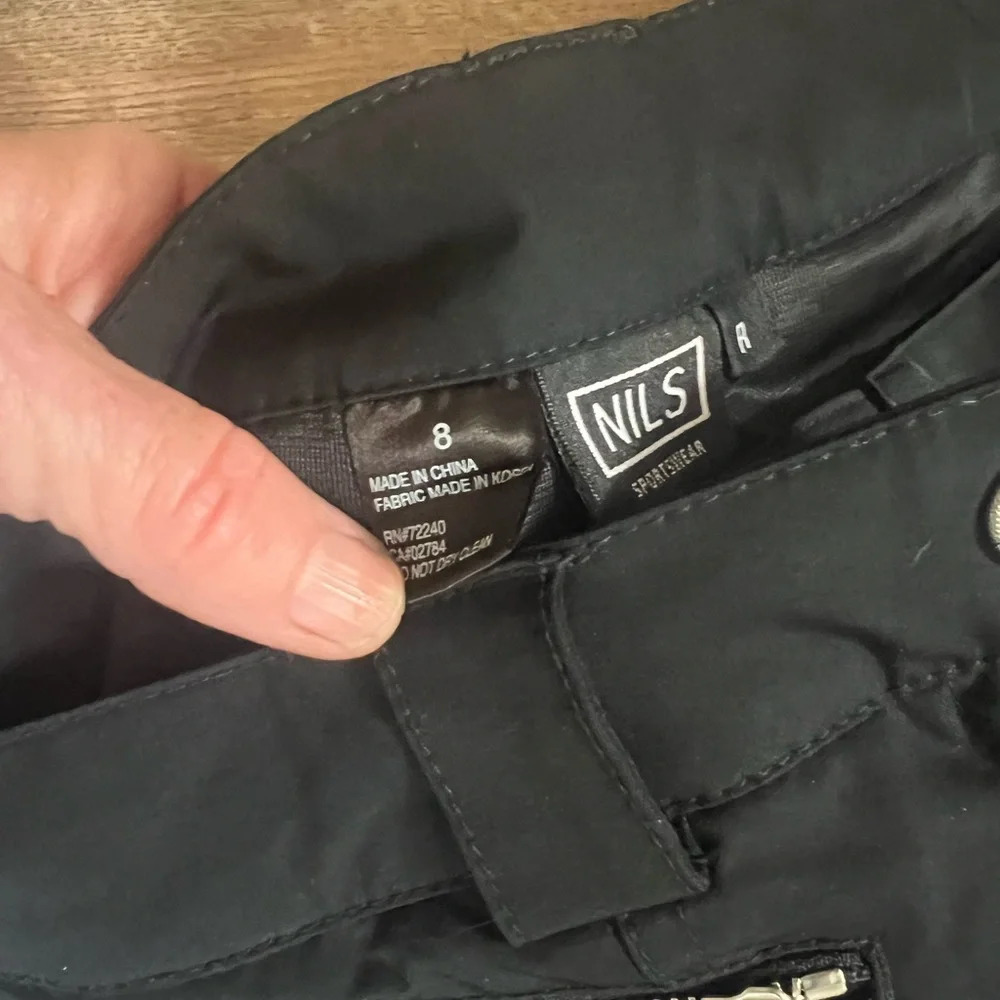Nils ladies ski pant size 8 regular. Built in gators. One tiny tear shown - Picture 5 of 16